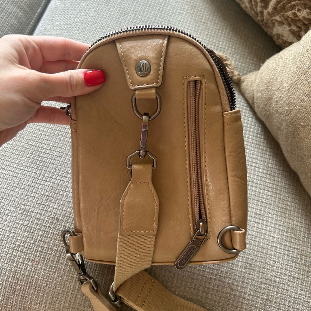 Wrangler Leather Small Crossbody Bag - Picture 2 of 5